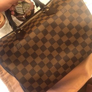 Louis Vuitton speedy